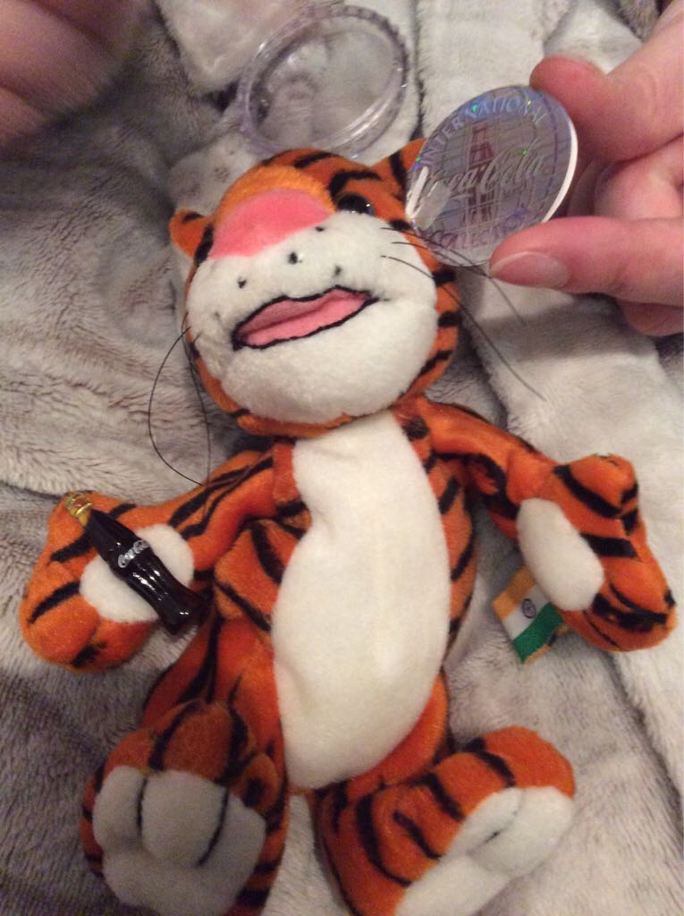 Kiss-e the Valentine Bear 🐻 L