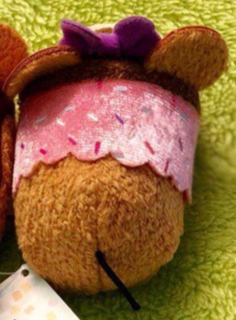 Minnie Mouse Donut Sprinkles 2017 Tsum Tsum 3.5  plush collectible [Barcode 886144121975] - Main Image 2