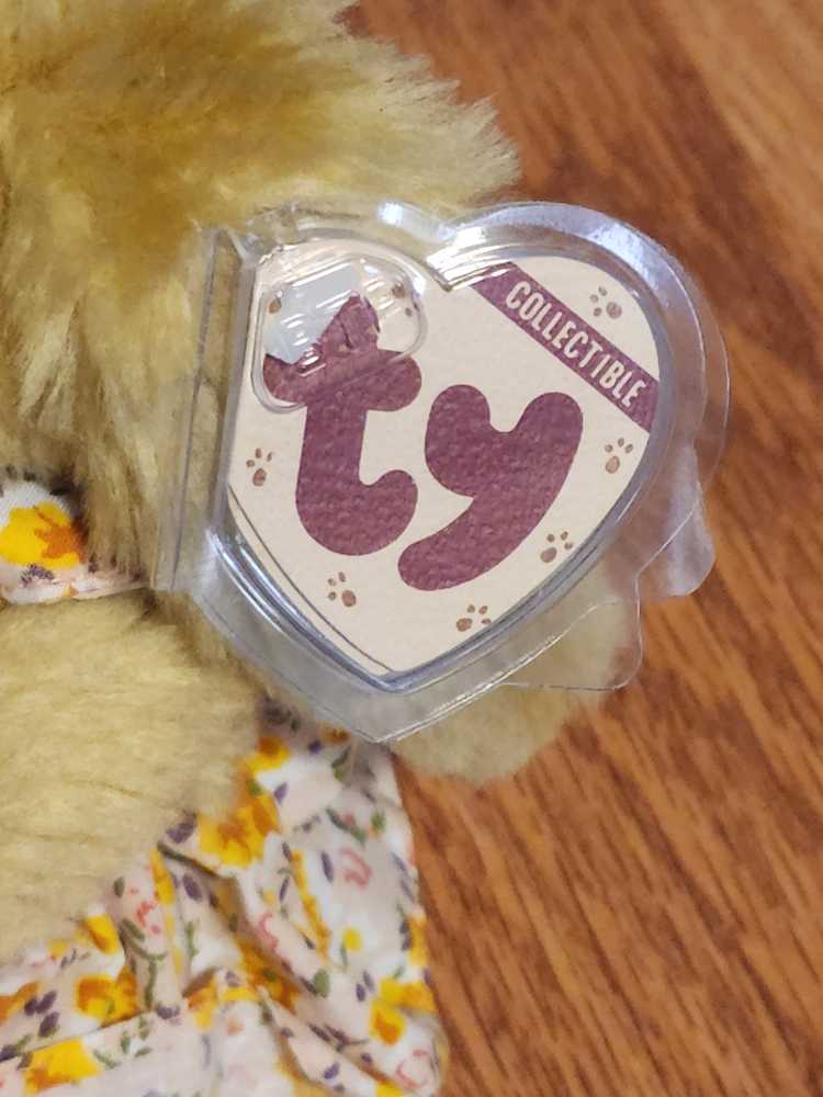 Shelby 9”  (United States) plush collectible [Barcode 008421060245] - Main Image 2