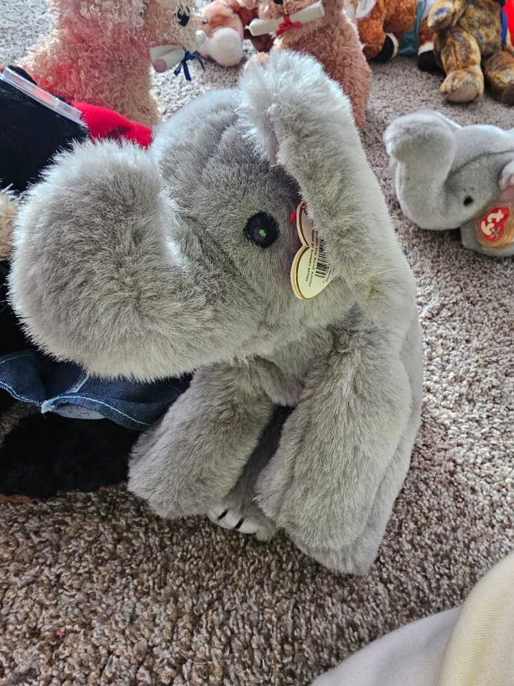 spout the elephant  plush collectible [Barcode 008421074266] - Main Image 2