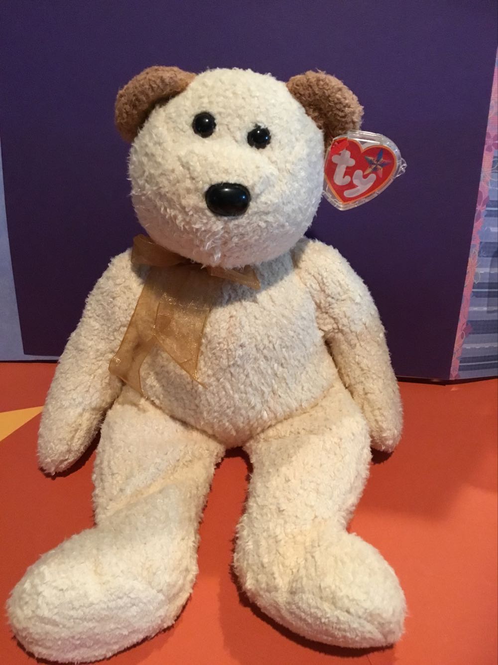 Huggy the Beanie Buddy  (United States) plush collectible [Barcode 008421094578] - Main Image 2