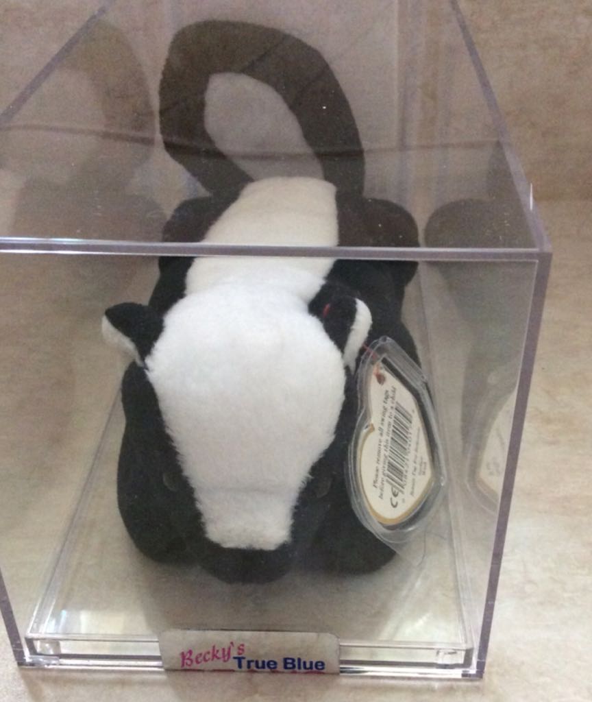 Attic Treasures - Amethyst the Cat