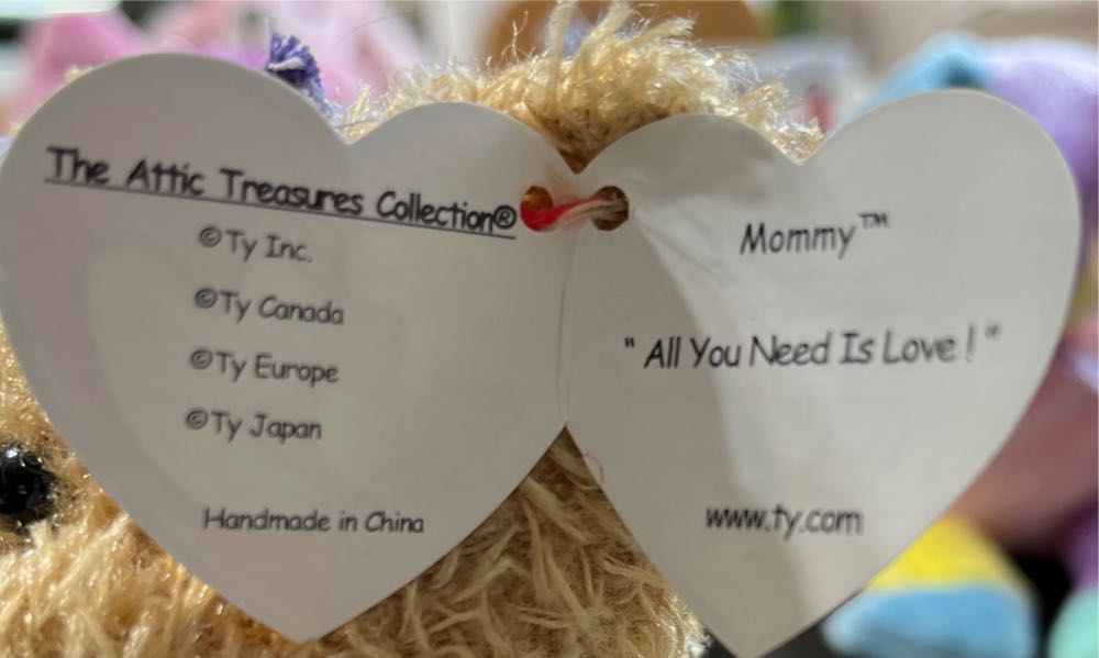 Mommy Bear 🐻 Attic Treasures  (United States) plush collectible [Barcode 008421062980] - Main Image 3