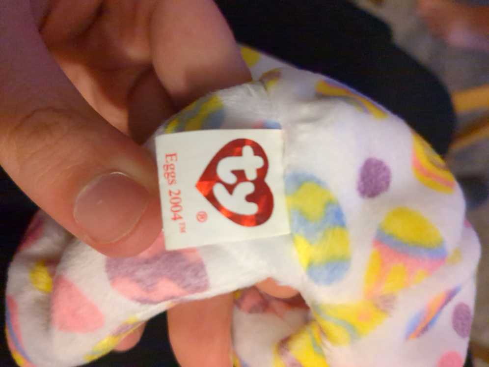 Eggs 2004 The Bear - Easter  (United States) plush collectible [Barcode 008421400522] - Main Image 2