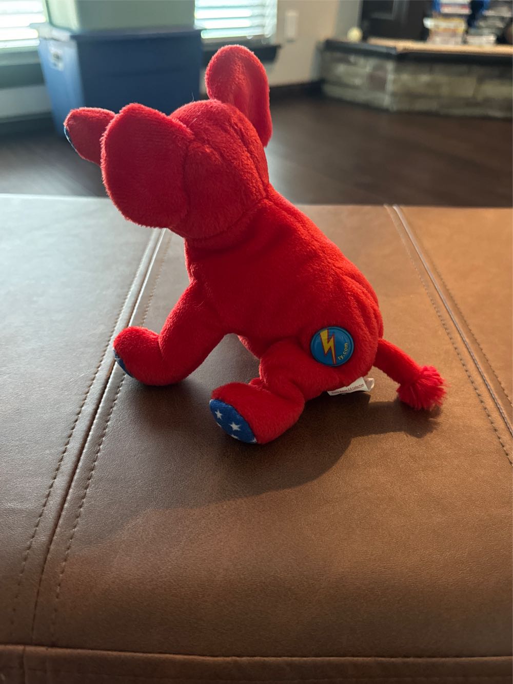 Righty the Elephant (2008)  (United States) plush collectible [Barcode 008421420223] - Main Image 2