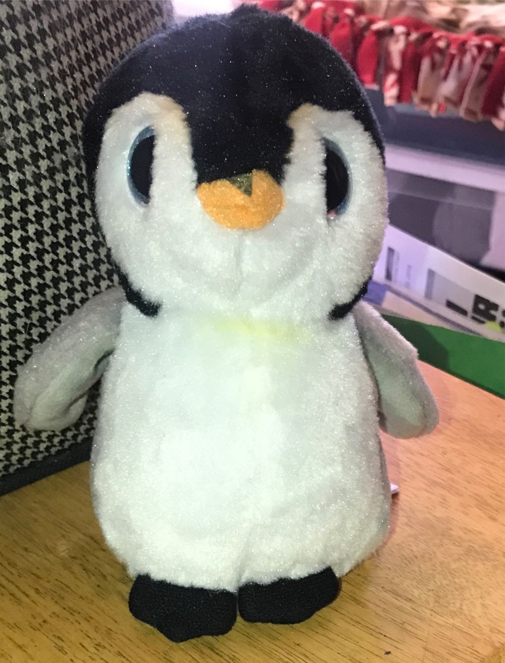 Pongo The Penguin  plush collectible [Barcode 008421421213] - Main Image 2