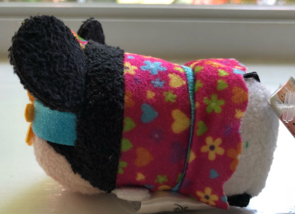 Hippies: Minnie Mouse Target 2018 Tsum Tsum 3.5  plush collectible [Barcode 886144126031] - Main Image 2