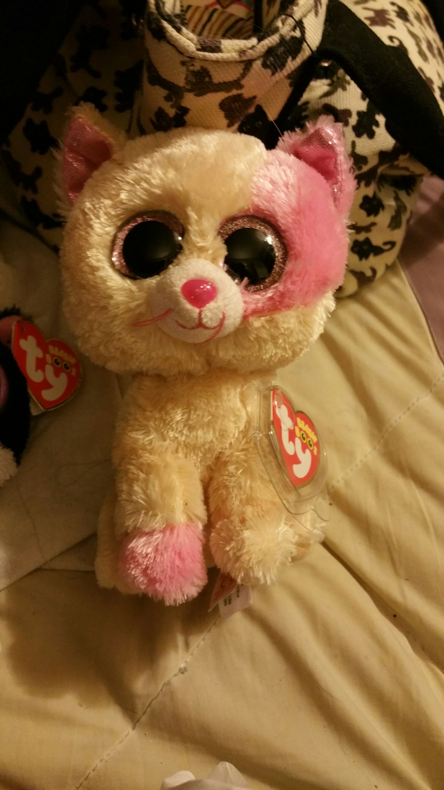 Annabelle The Cat  (China) plush collectible - Main Image 2