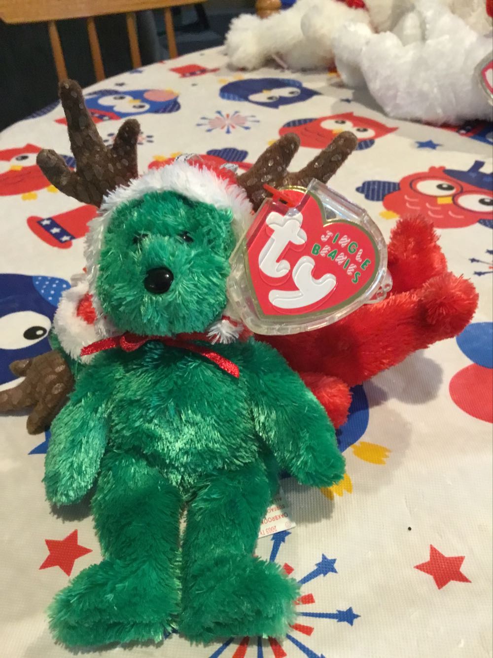 2002 Holiday Teddy - Jingle Beanies - Christmas  plush collectible [Barcode 008421035342] - Main Image 2