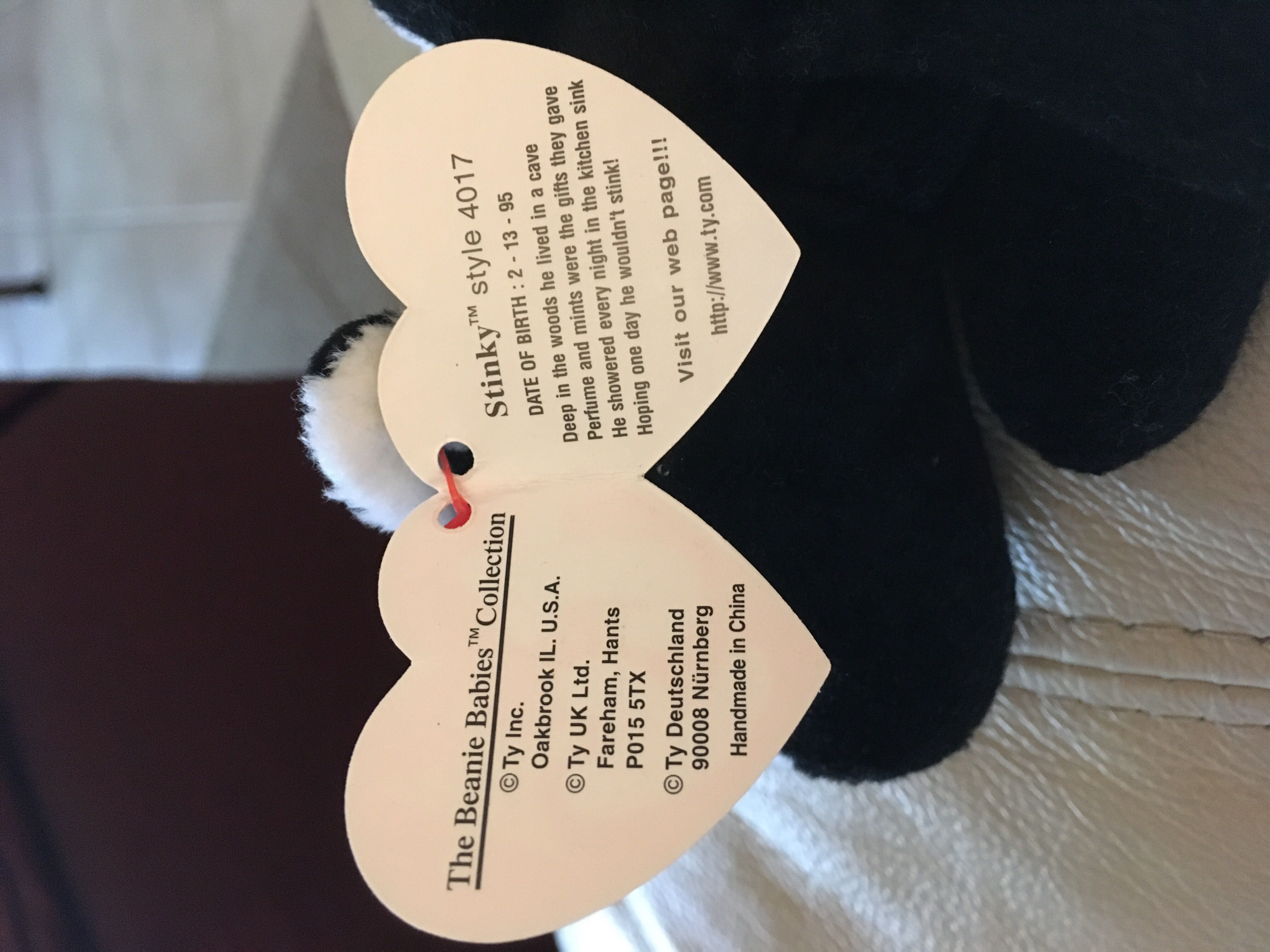 Stinky The Skunk 3rd Gen  (United States) plush collectible [Barcode 008421040179] - Main Image 3