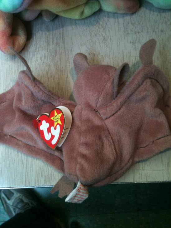 Batty The Bat  (United States) plush collectible [Barcode 008421040353] - Main Image 2