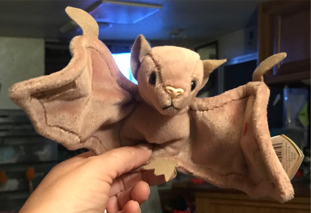 Batty The Bat  (United States) plush collectible [Barcode 008421040353] - Main Image 4