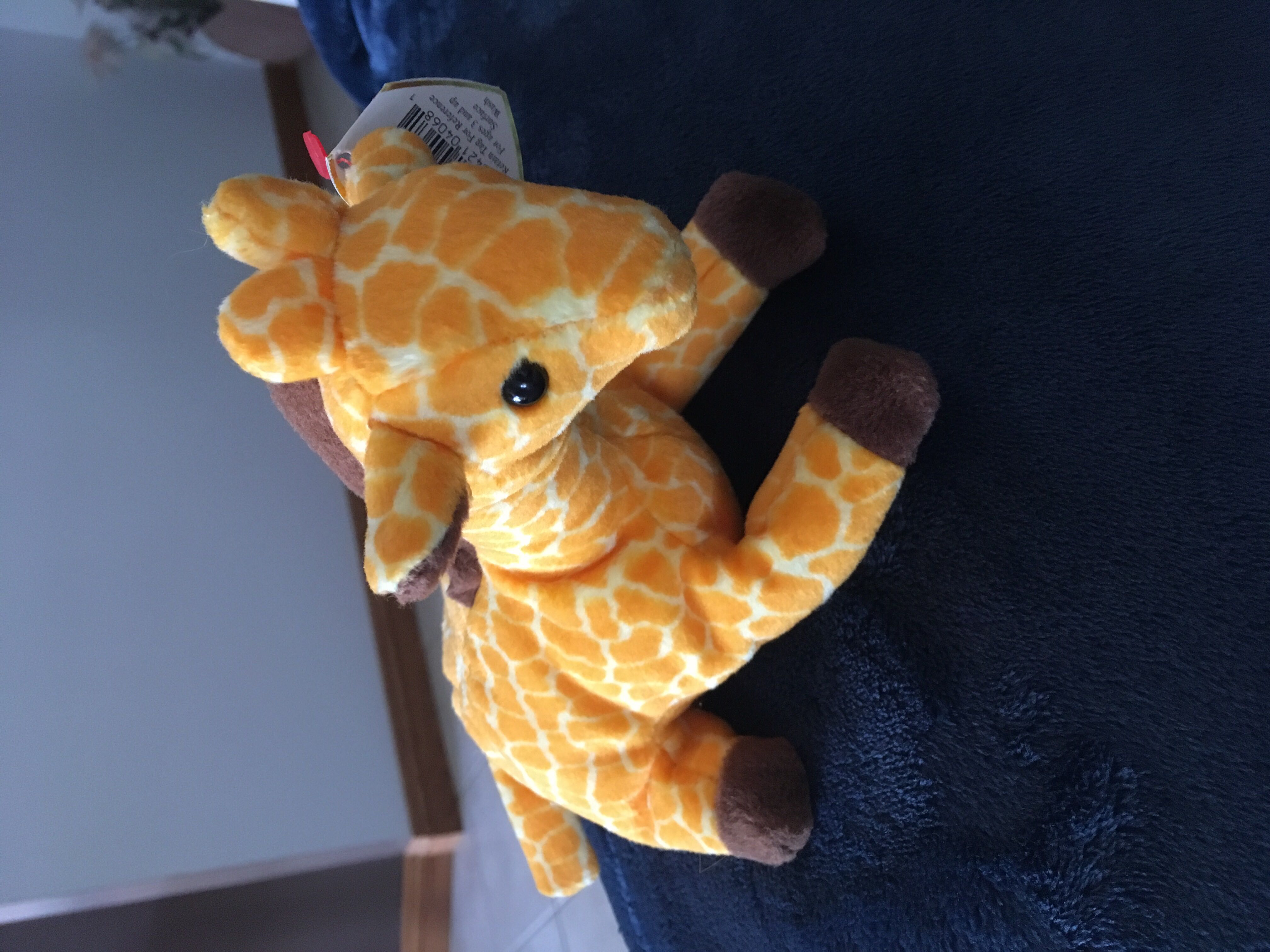 Twigs the Giraffe  (United States) plush collectible [Barcode 008421040681] - Main Image 3