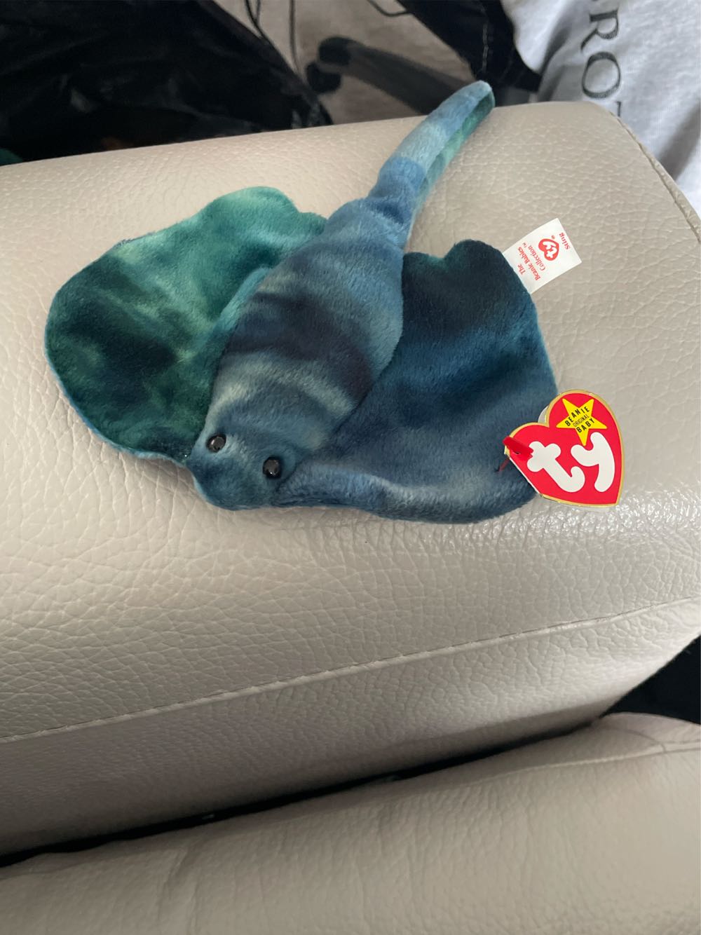 Sting the Stingray  plush collectible [Barcode 008421040773] - Main Image 4