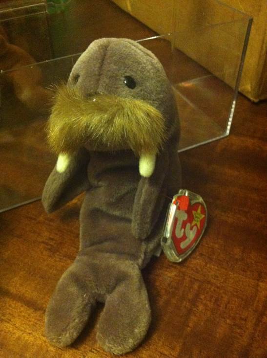 Jolly the Walrus  (United States) plush collectible [Barcode 008421040827] - Main Image 2