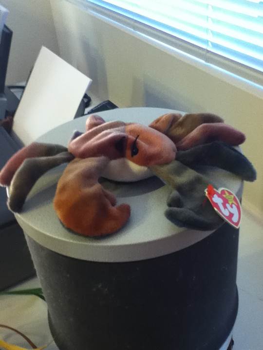 Claude The Crab  (United States) plush collectible [Barcode 008421040834] - Main Image 2