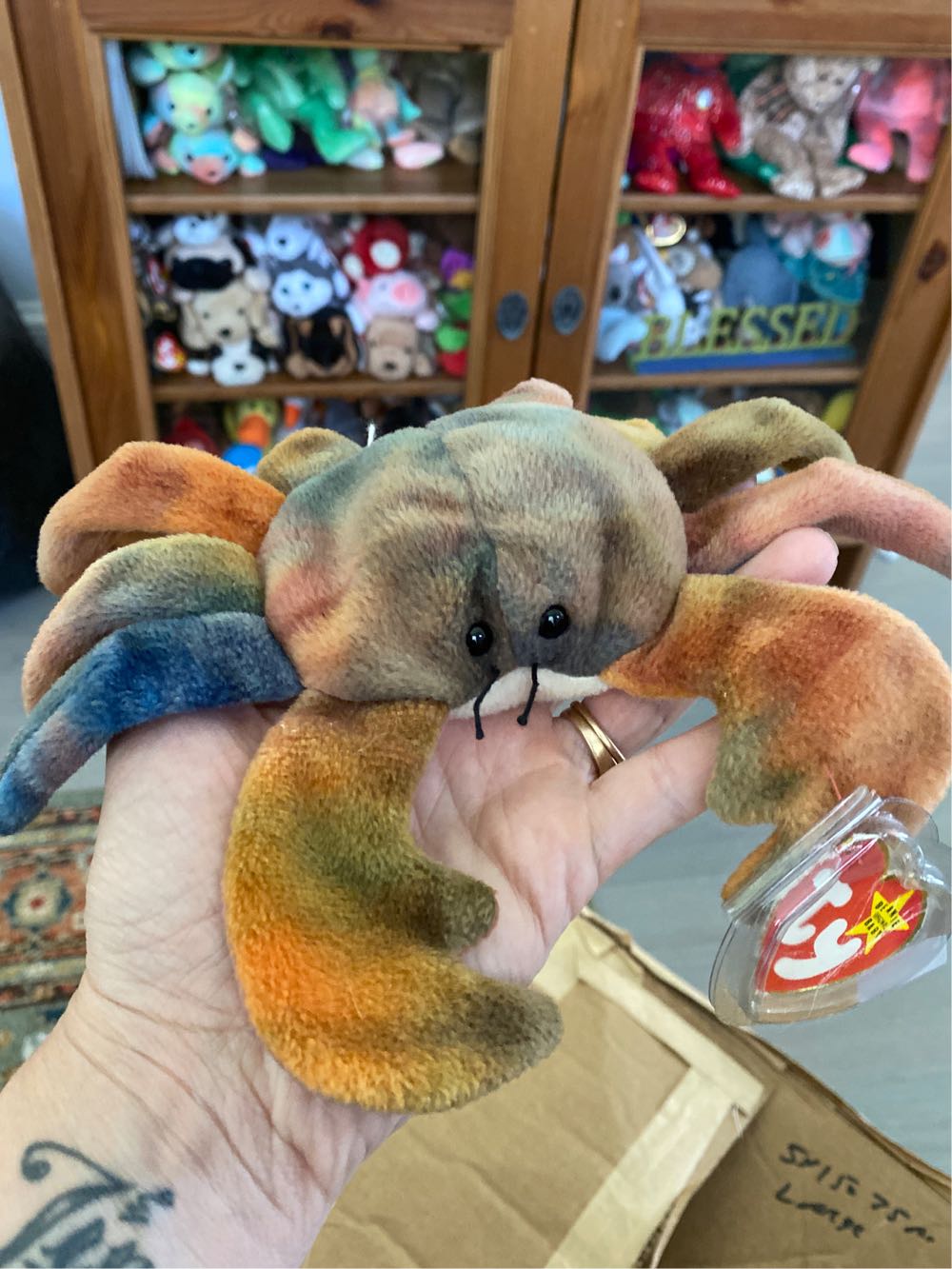 Claude The Crab  (United States) plush collectible [Barcode 008421040834] - Main Image 3