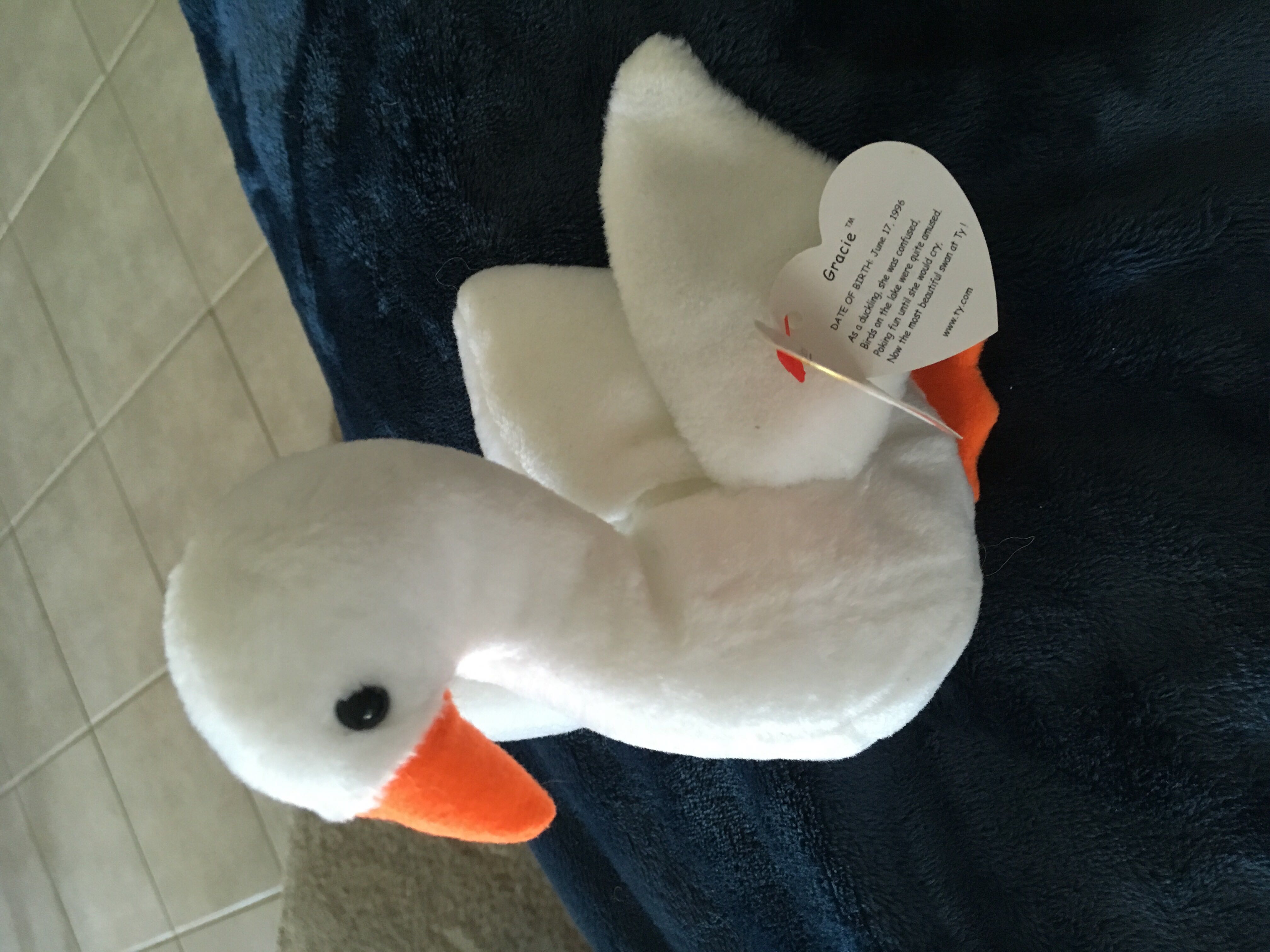 Gracie The Swan  (United States) plush collectible [Barcode 008421041268] - Main Image 4
