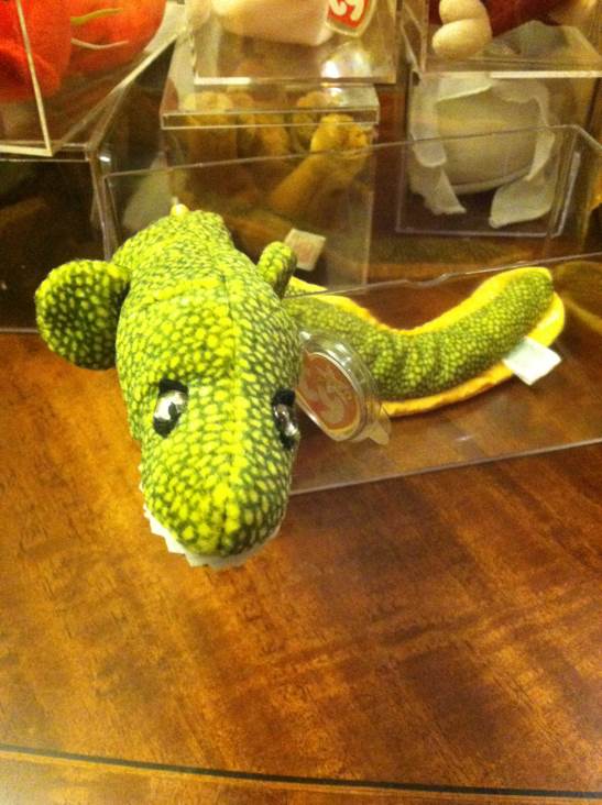 Morrie The Eel  (United States) plush collectible [Barcode 008421042821] - Main Image 2