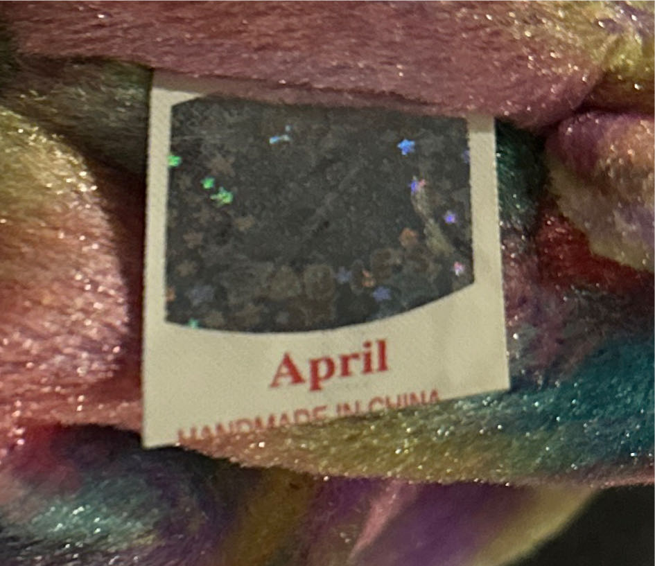 April The Birthday Bear  (United States) plush collectible [Barcode 008421043910] - Main Image 3