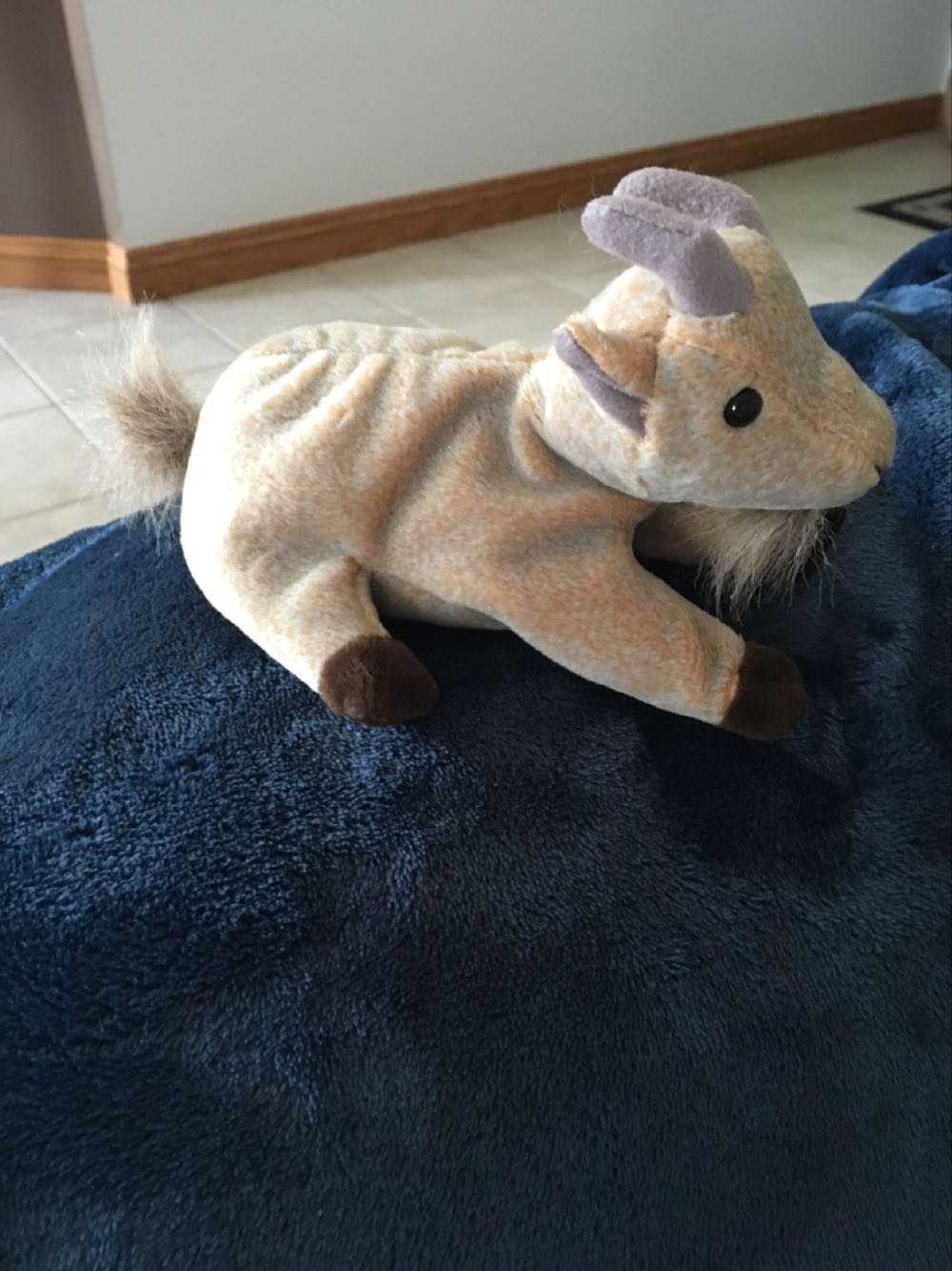 Mum The Bear  (United States) plush collectible [Barcode 008421045174] - Main Image 4