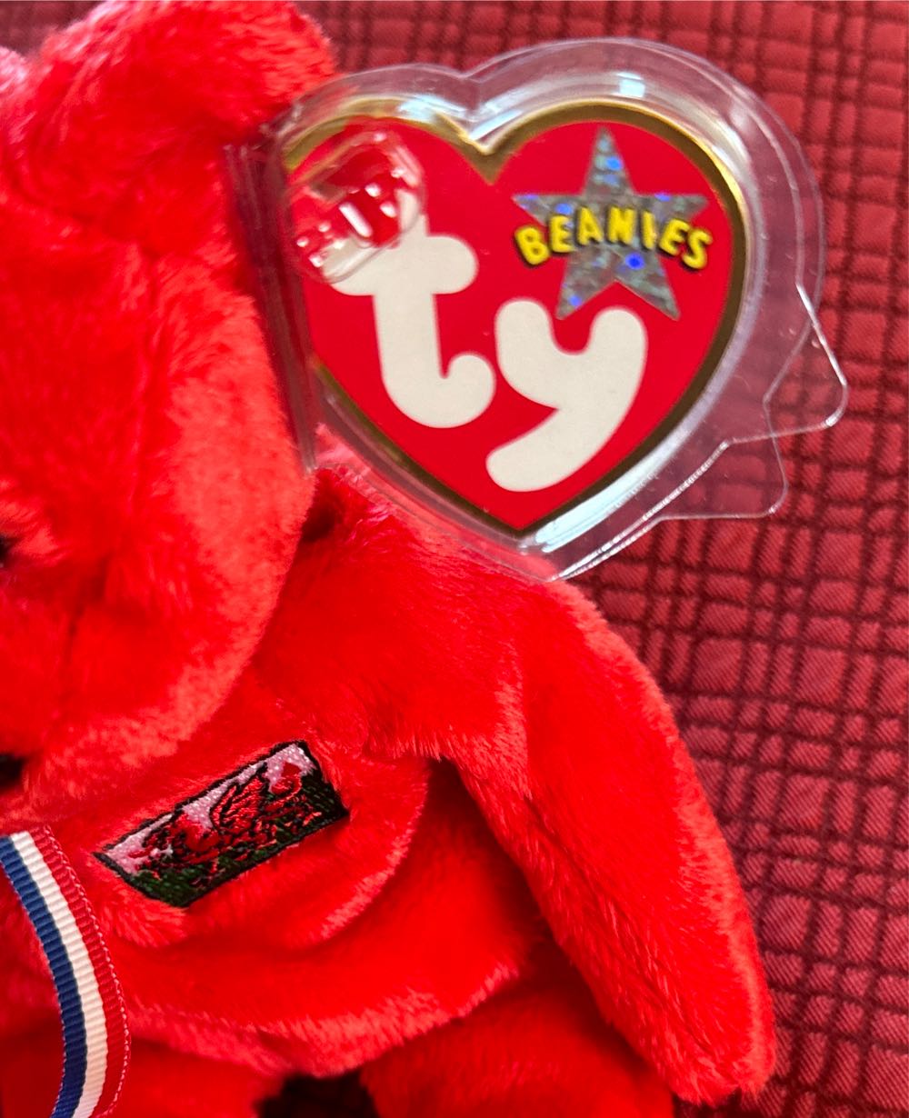 Wales The Bear  plush collectible [Barcode 008421046102] - Main Image 2