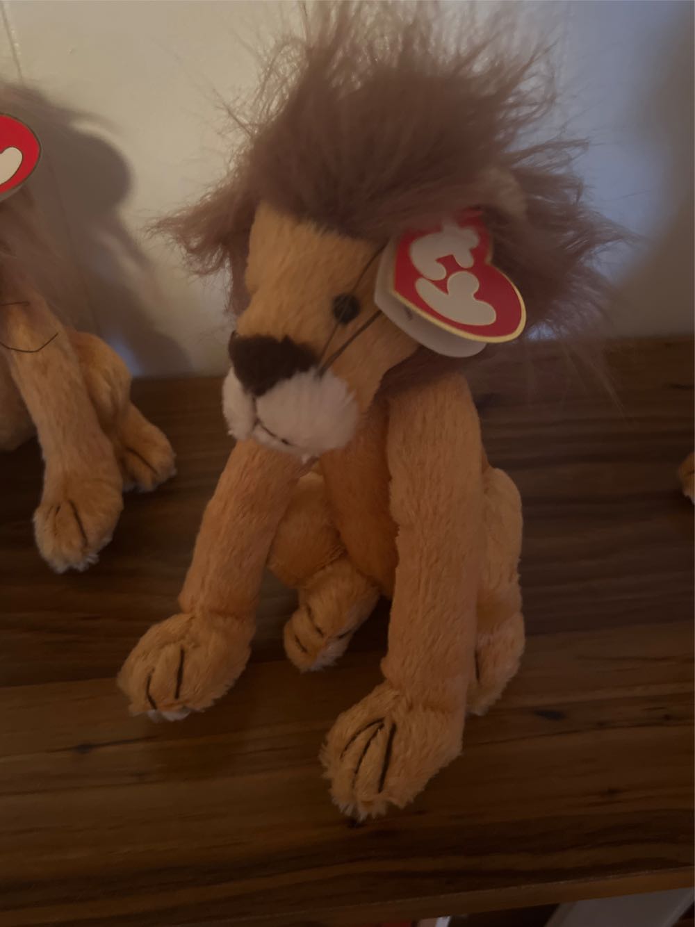 Kingston The Lion 🦁  plush collectible [Barcode 008421062362] - Main Image 2