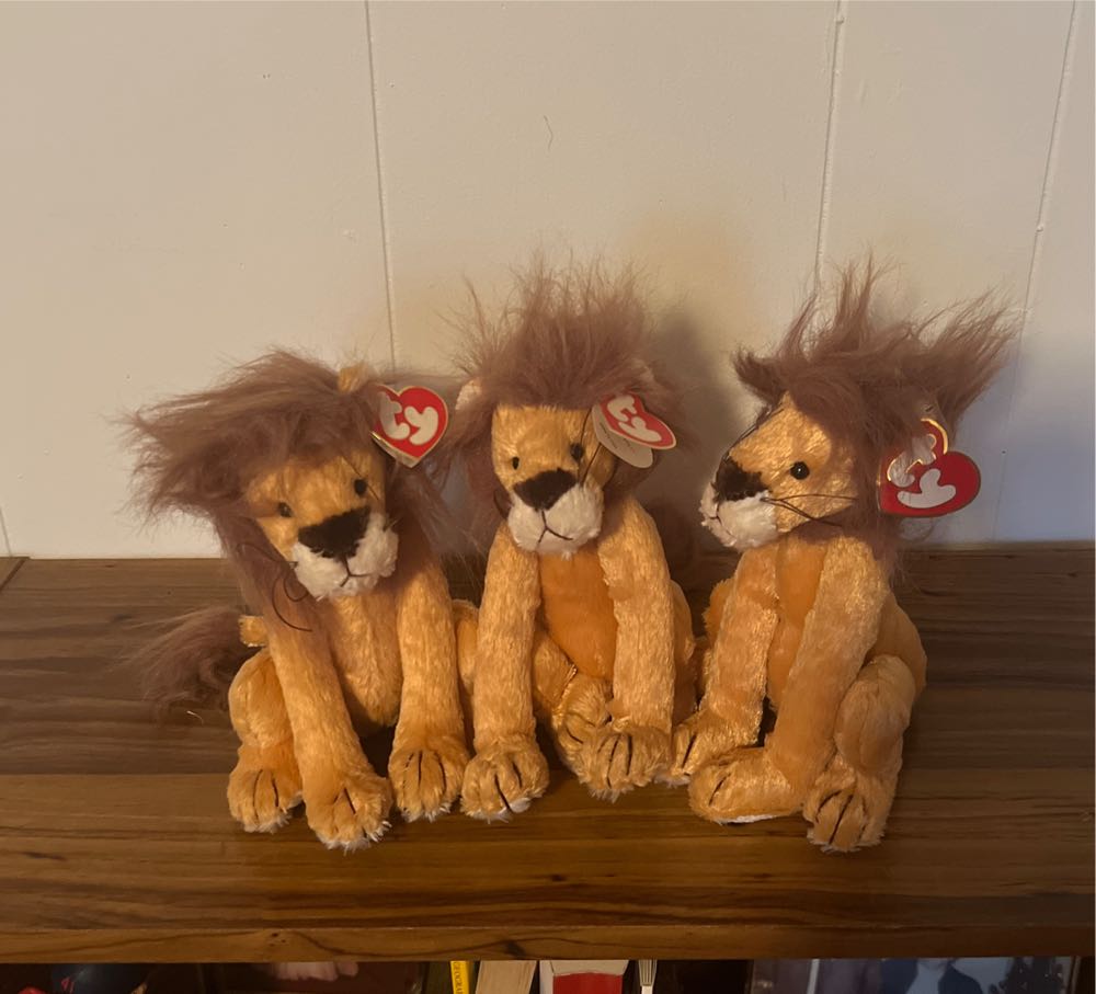 Kingston The Lion 🦁  plush collectible [Barcode 008421062362] - Main Image 3