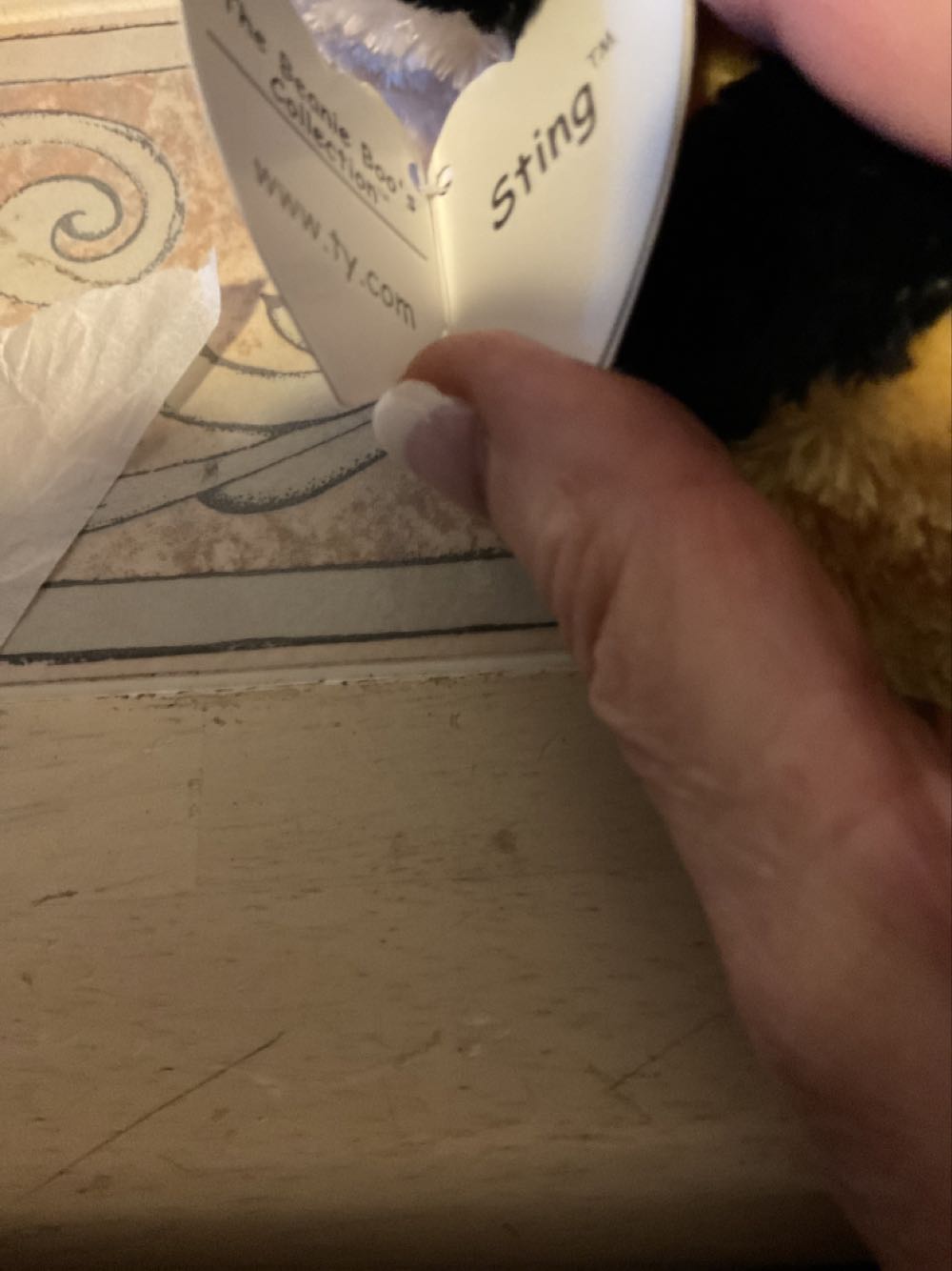 Sting The Bumble Bee 6”  (United States) plush collectible [Barcode 008421360666] - Main Image 2