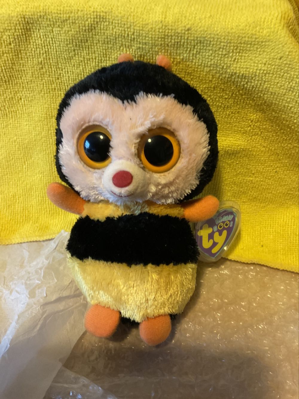 Sting The Bumble Bee 6”  (United States) plush collectible [Barcode 008421360666] - Main Image 3