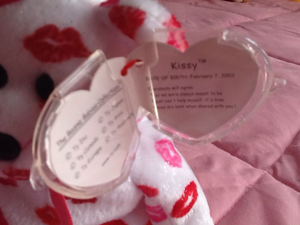 Kissy The Bear  (United States) plush collectible [Barcode 008421400379] - Main Image 2