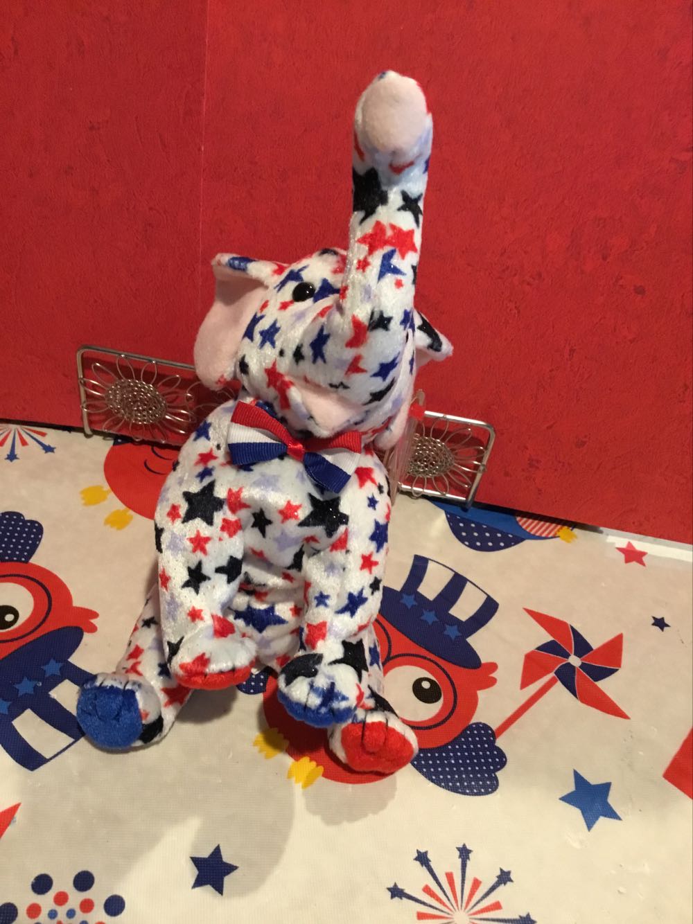 Righty 2004 The Elephant - Patriotic  plush collectible [Barcode 008421400447] - Main Image 4