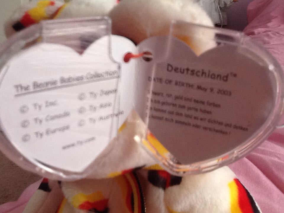 Deutschland The Bear - Black Nose  (Germany) plush collectible [Barcode 008421400911] - Main Image 2