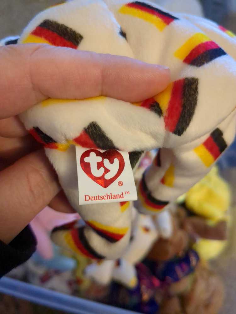 Deutschland The Bear - Black Nose  (Germany) plush collectible [Barcode 008421400911] - Main Image 3