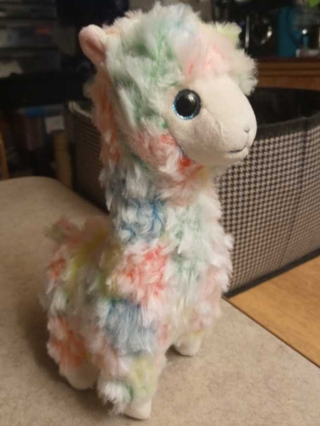 Lola the Llama  (United States) plush collectible [Barcode 008421412174] - Main Image 2