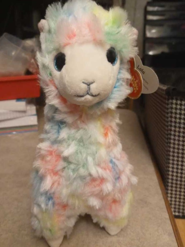 Lola the Llama  (United States) plush collectible [Barcode 008421412174] - Main Image 3
