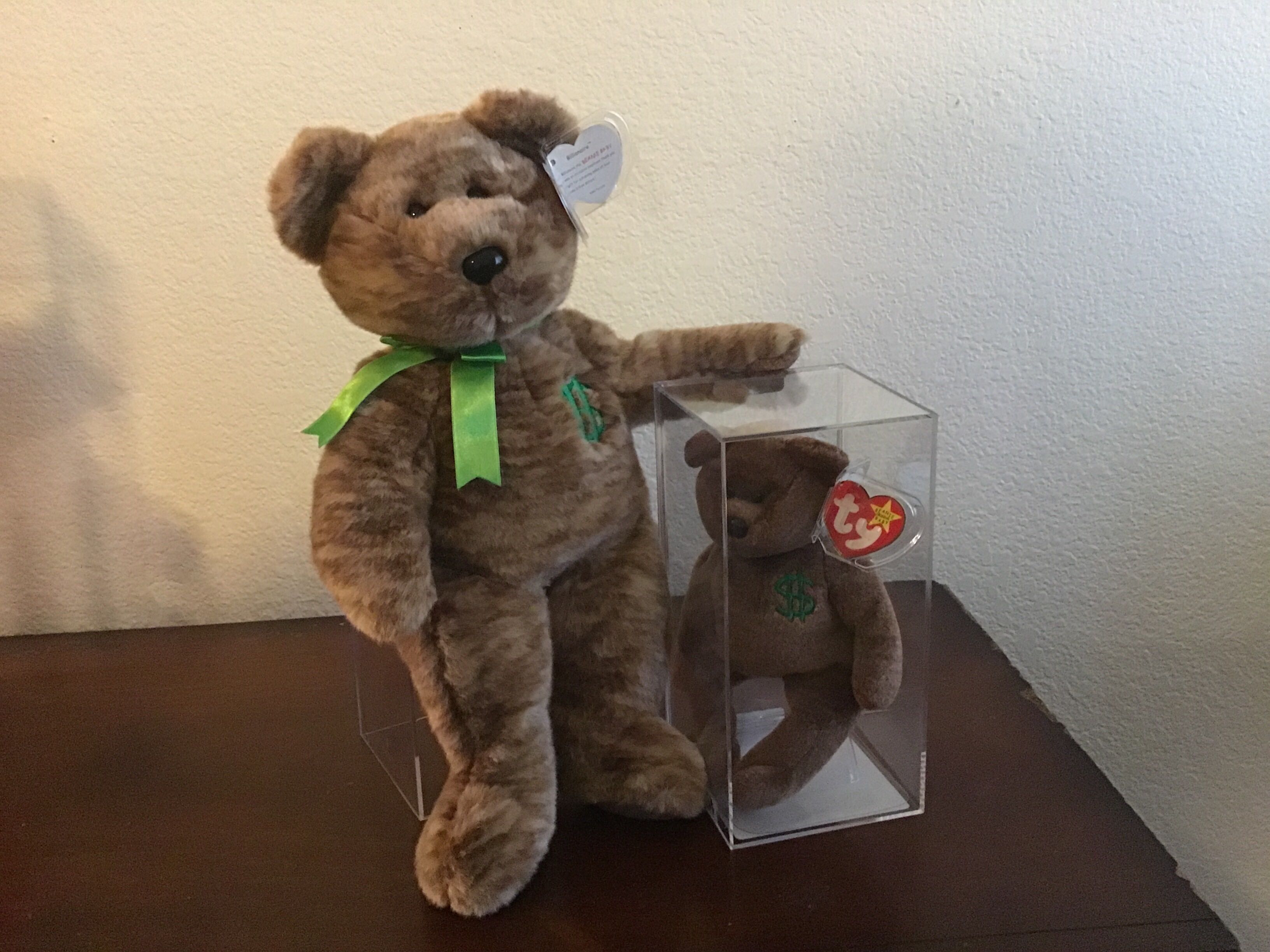 Billionaire The Bear #1 Korean  (United States) plush collectible [Barcode 356858742] - Main Image 2