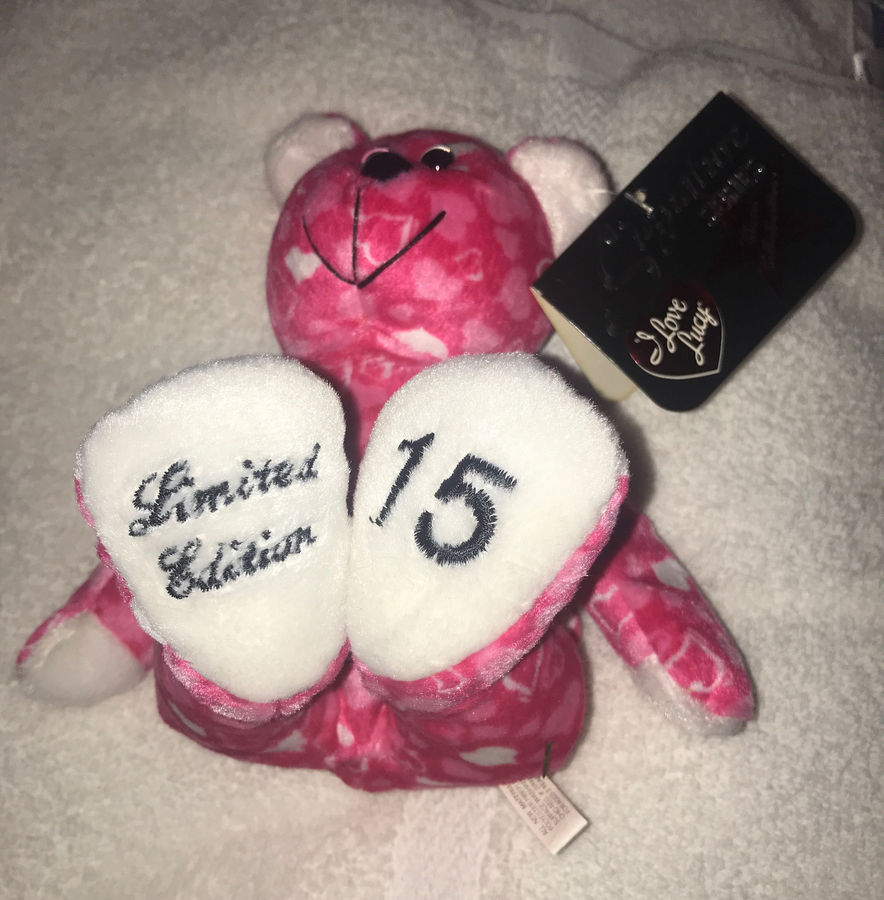 Signature Series Classic Collectionitters I Love Lucy  (United States) plush collectible [Barcode 634573125626] - Main Image 4