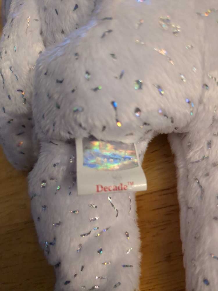 Decade The Bear (White)  (United States) plush collectible [Barcode 008421045853] - Main Image 3