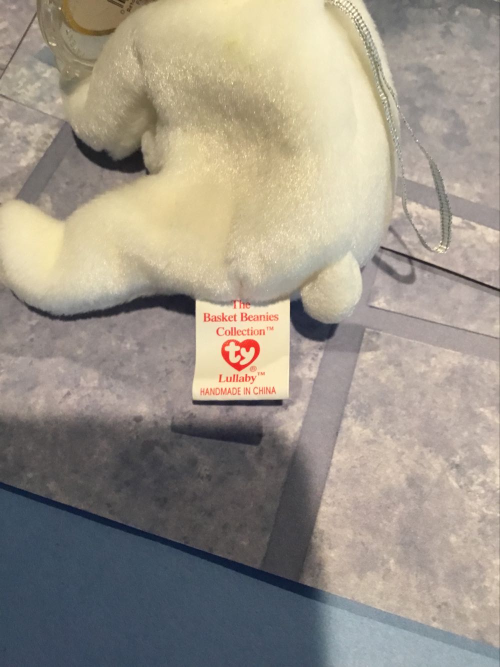 Lullaby The Lamb - Basket Beanie  plush collectible [Barcode 008421035403] - Main Image 3