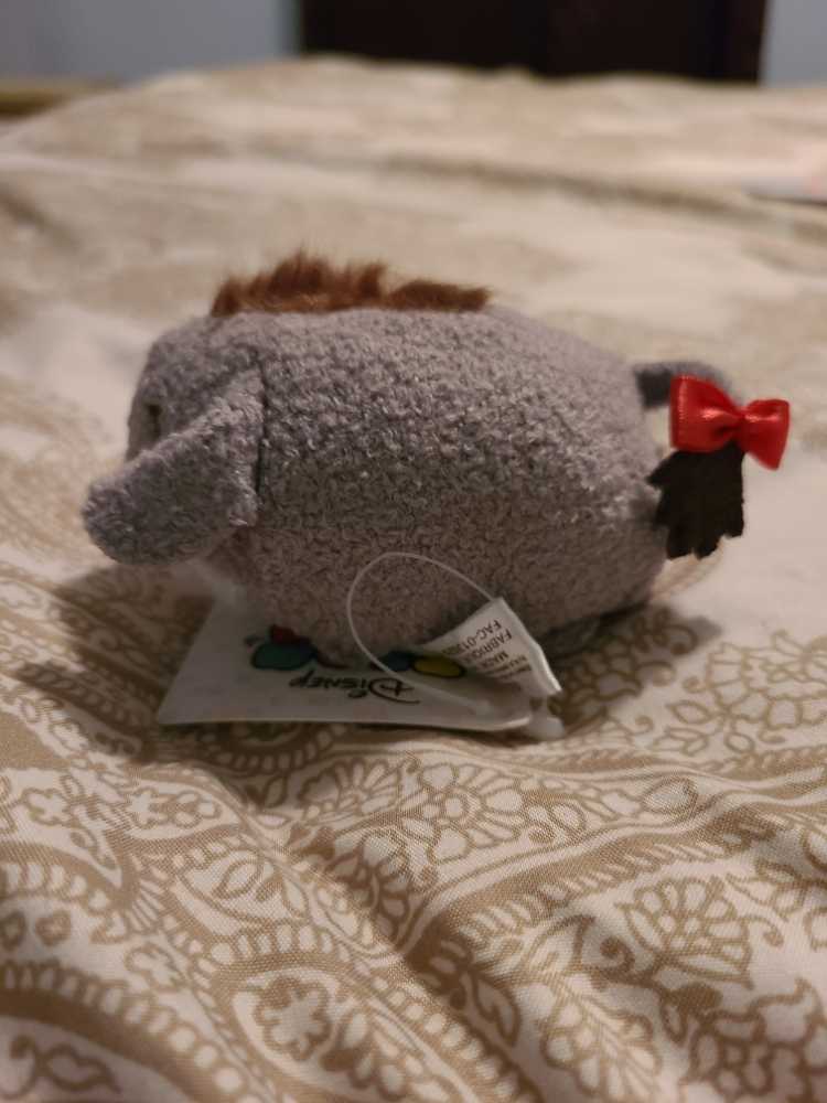 Tsum Tsum - Eeyore  plush collectible [Barcode 887734074930] - Main Image 2