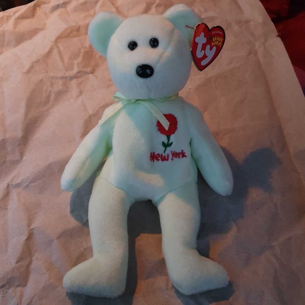 New York Rose  plush collectible [Barcode 008421402885] - Main Image 1