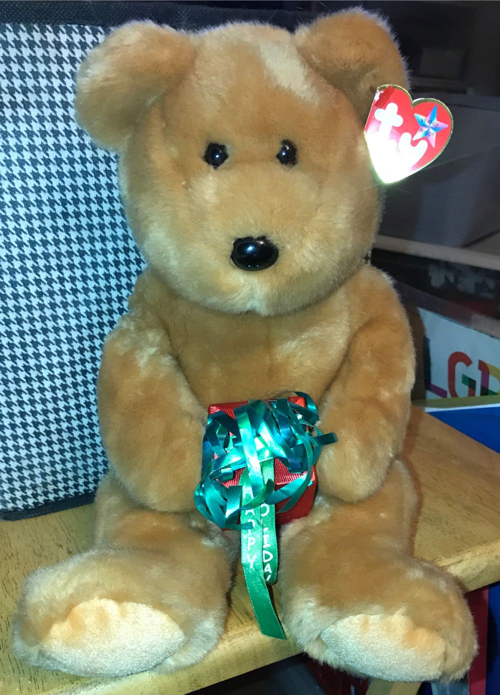 ✅Gifts the Bear  (United States) plush collectible [Barcode 008421900411] - Main Image 2