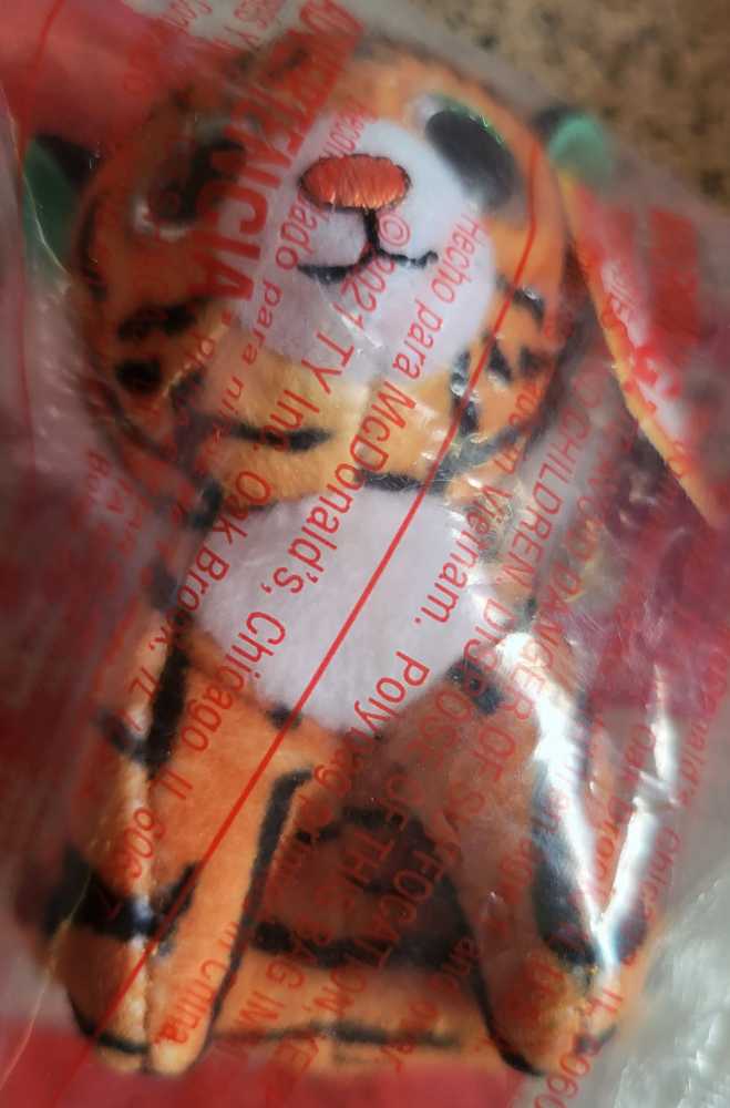 Archie The Axolotl With Balloon 8”