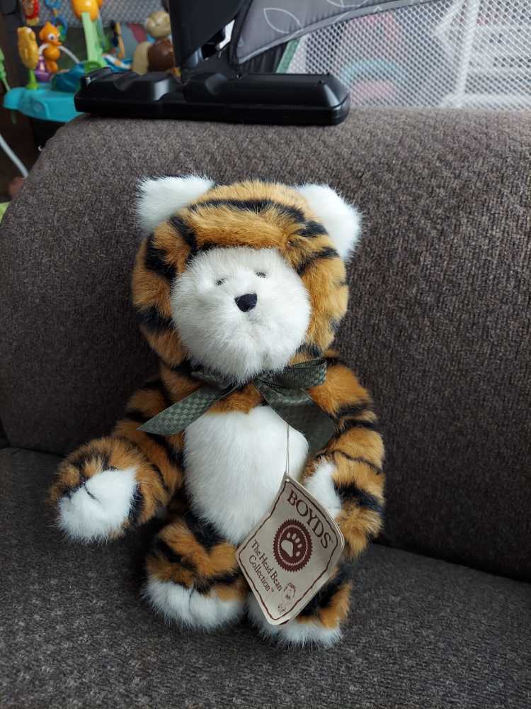 Manny The 4” Snowman Squishmallow