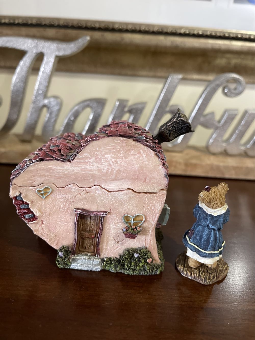 Boyds Bears Style # 19906  (United States) plush collectible - Main Image 2