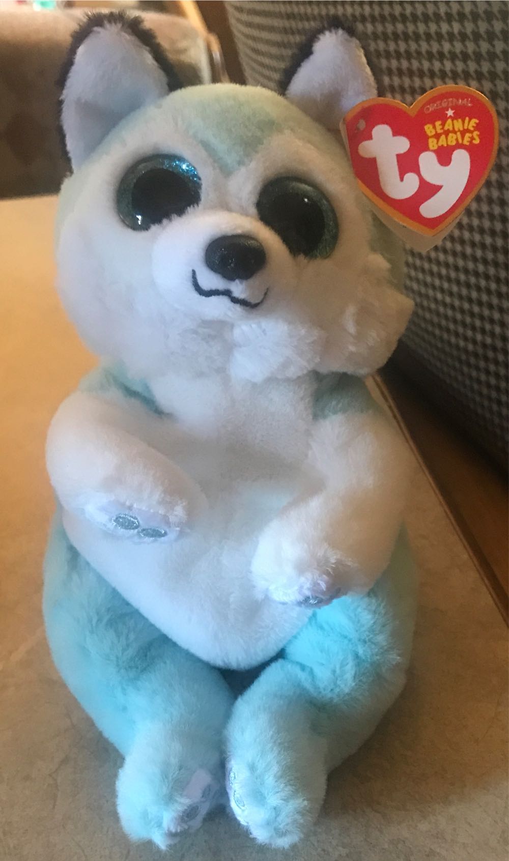 Thunder the Husky  (United States) plush collectible [Barcode 008421405404] - Main Image 2