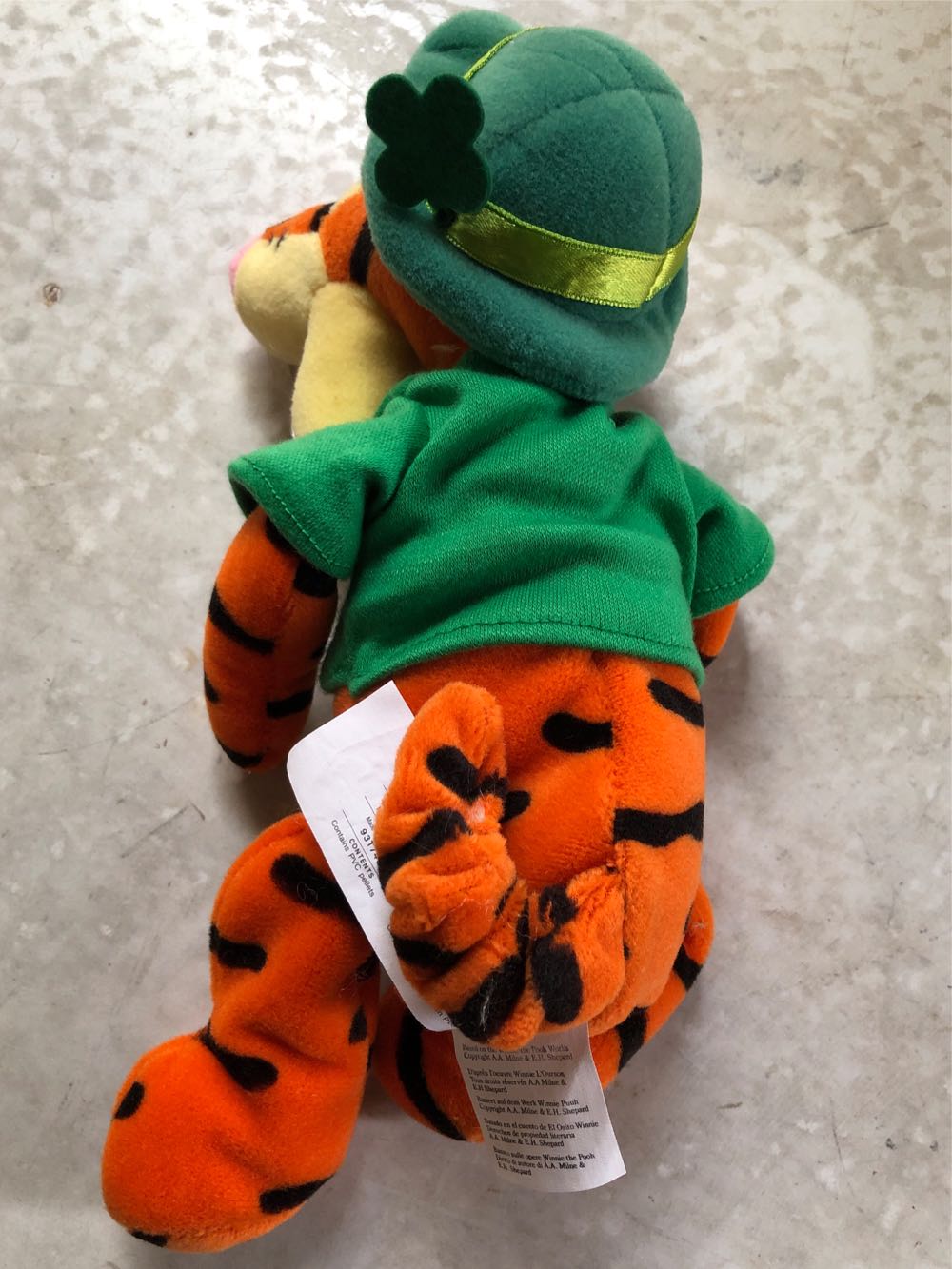 St.patrick’s Day Tigger Winnie The Pooh 9  plush collectible [Barcode 437025531231] - Main Image 2