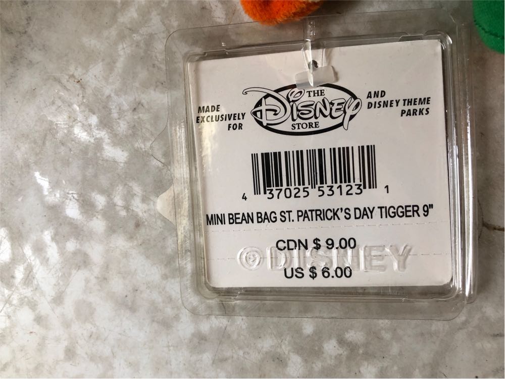 St.patrick’s Day Tigger Winnie The Pooh 9  plush collectible [Barcode 437025531231] - Main Image 3