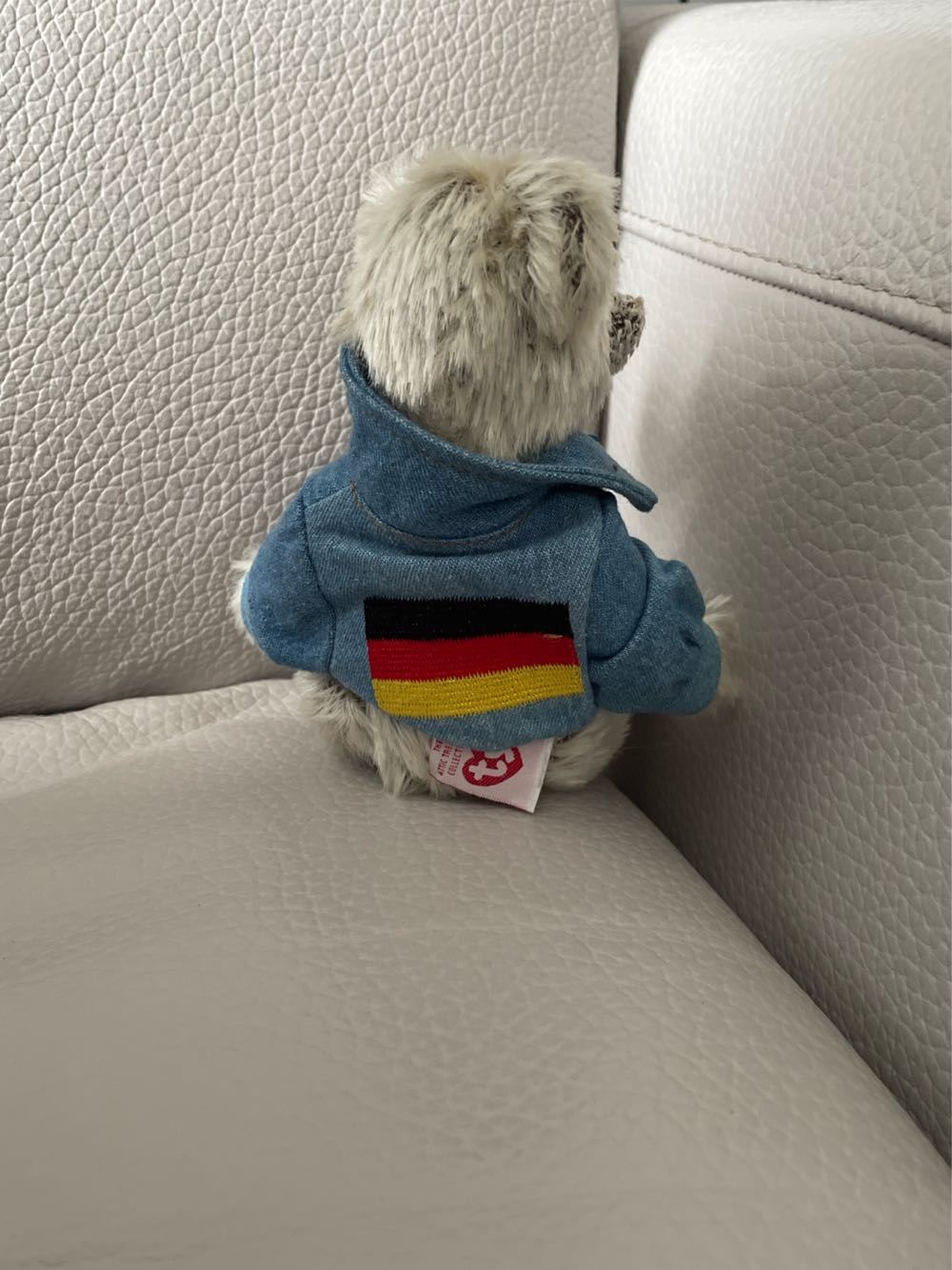 Rhine (Germany)  plush collectible [Barcode 008421066018] - Main Image 2